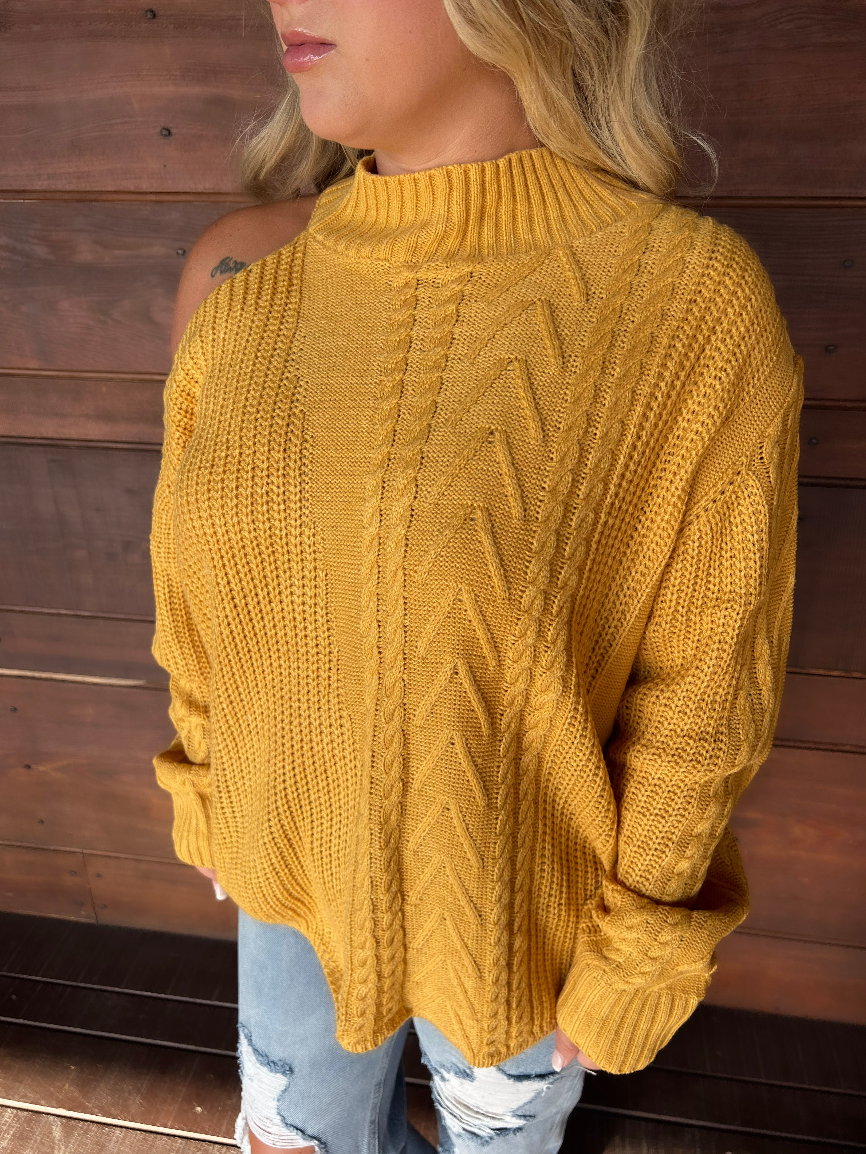 Cold Shoulder Chunky good Sweater